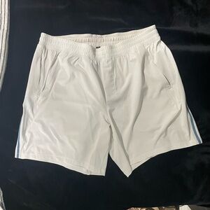 NWOT Lululemon Pace Breaker 7”XL off-white with blue